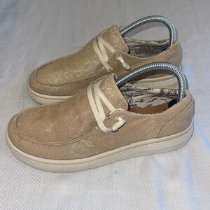 Ariat Women's Hilo Washed Tan Canvas EUC . SZ 7B